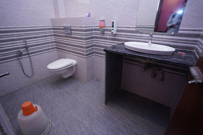 Bathroom, hotel stay inn, Varanasi