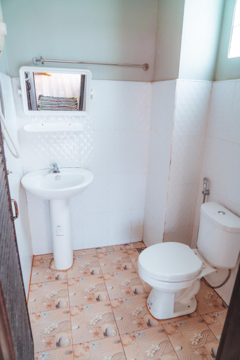 Bathroom, Vang Vieng Sunset, Vangvieng