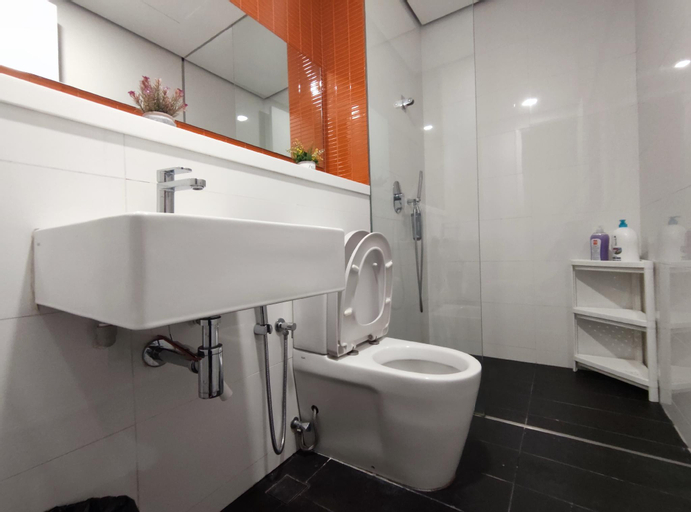 Bathroom 16