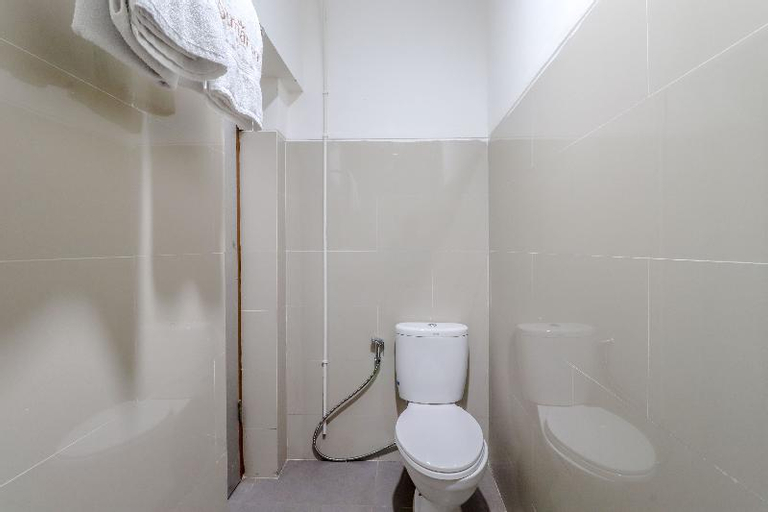Bathroom 13