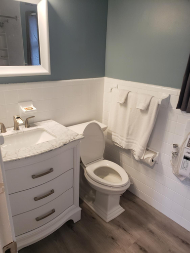 Bathroom 10