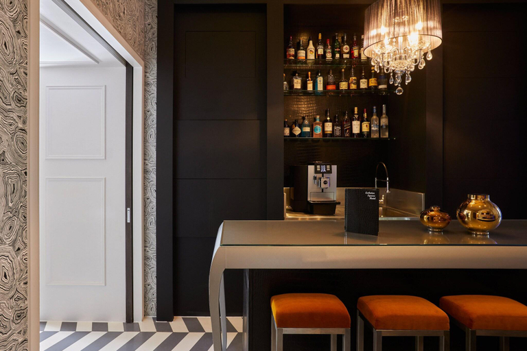 Food & Drinks 5, Eccleston Square Hotel, London