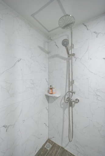 Bathroom 14