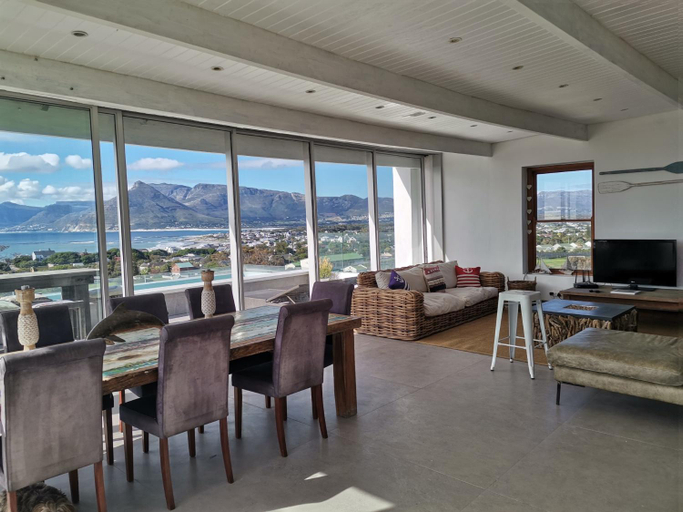 2, Mountain & Sea Apartments, City of Cape Town