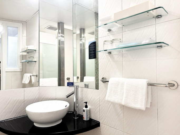 Bathroom 12