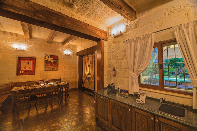Facilities 4, Villa Sky