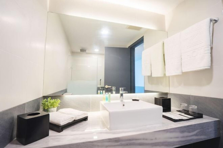 Bathroom 26