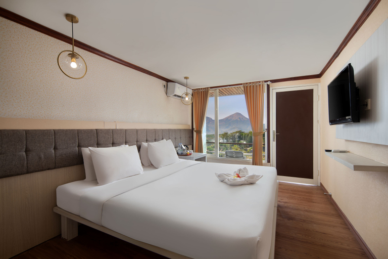 Royal Caravan Hotel Trawas Room Type - SUPERIOR MOUNTAIN VIEW BREAKFAST