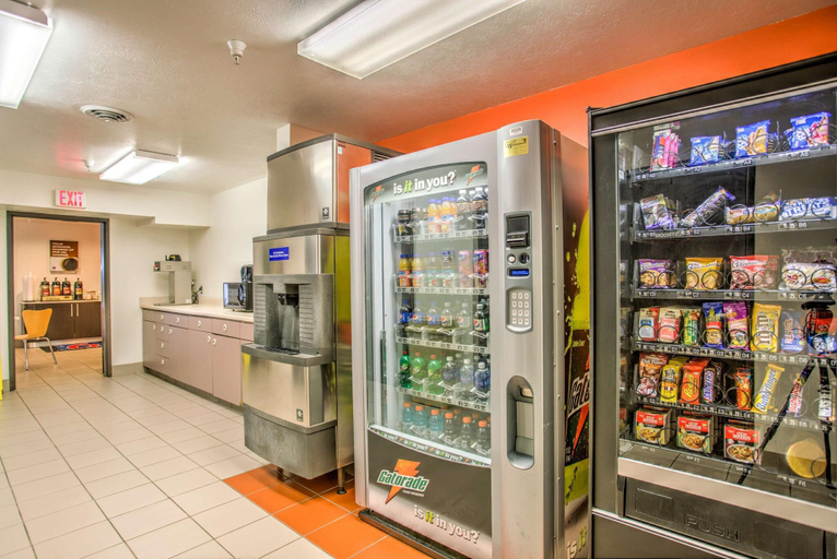 Food & Drinks 5, Motel 6 Bozeman, Gallatin