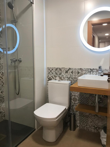 Bathroom 4, Hostal La Romanica, Barcelona