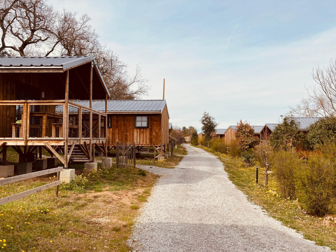 Exterior 11