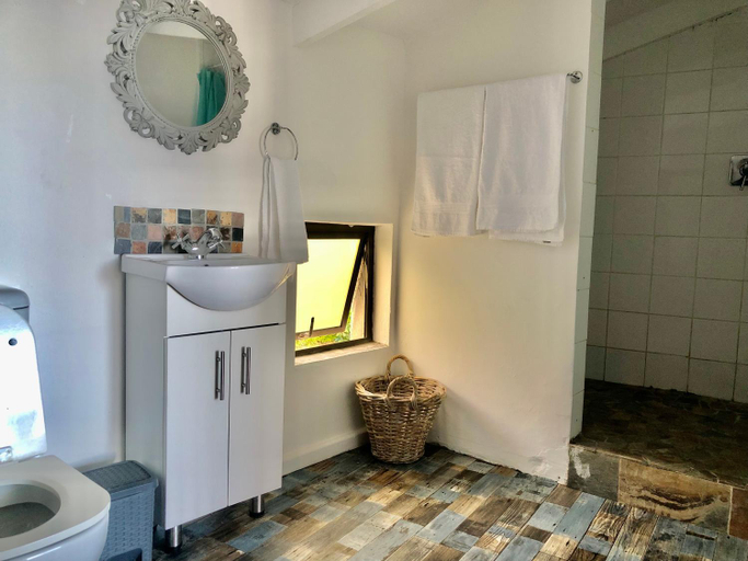 Bathroom 3, Ollava Guesthouse, City of Cape Town