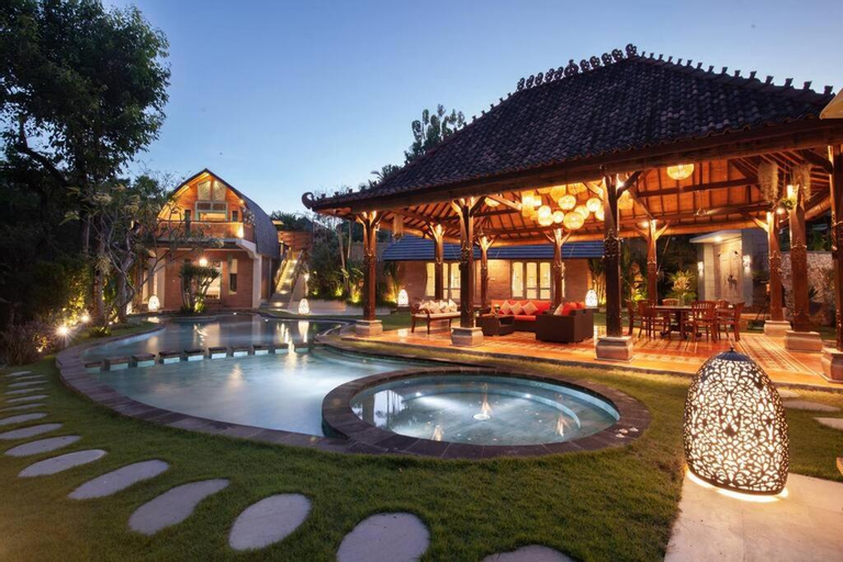 Exterior & Views