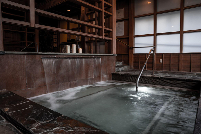 Sport & Beauty 2, Salish Lodge & Spa, King