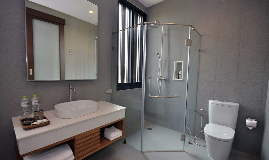 Bathroom 14