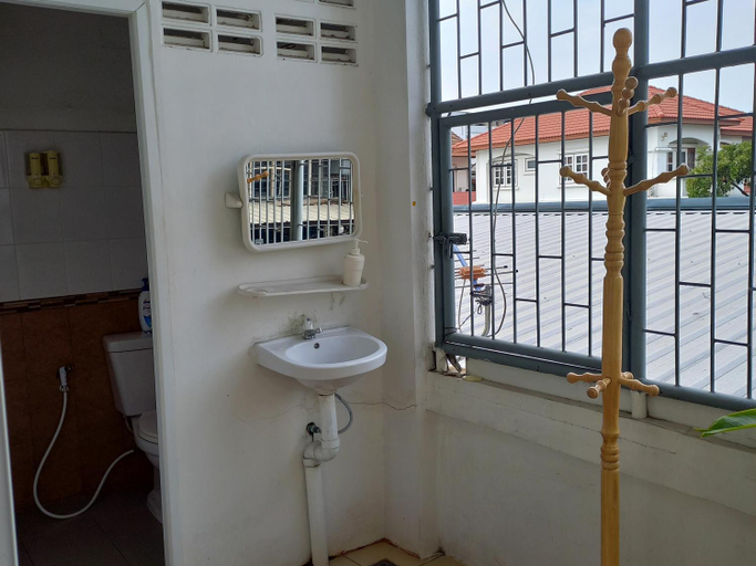 Others 3, Happy Hostel, Don Muang