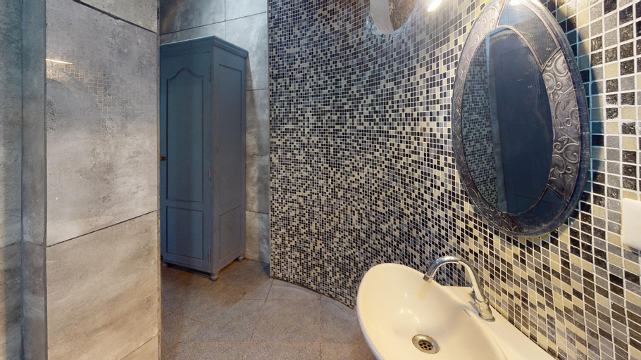 Bathroom 8
