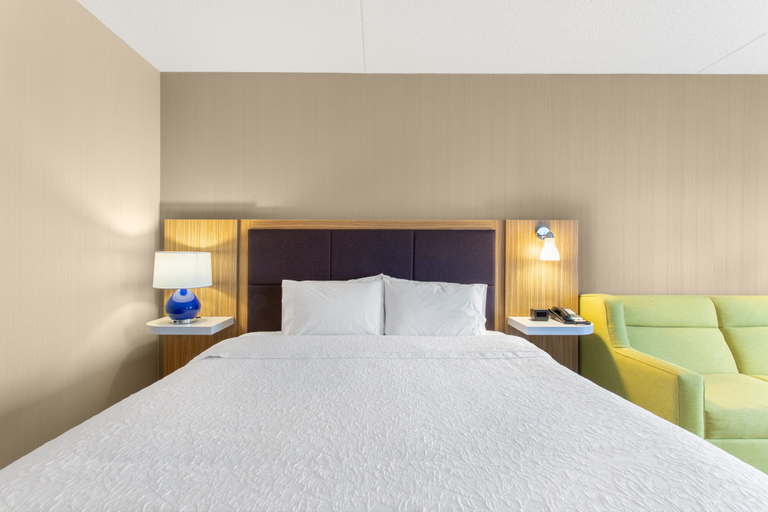 Bedroom 5, Hampton Inn & Suites Albany Airport, Albany