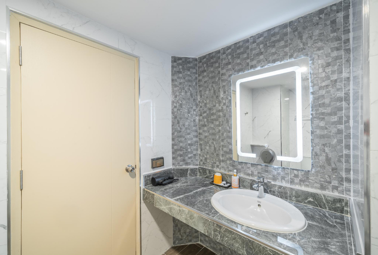 Bathroom 9