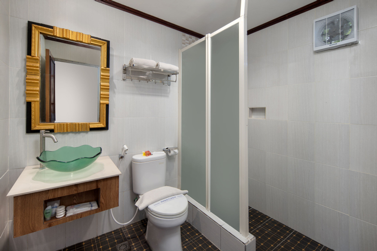 Bathroom 4
