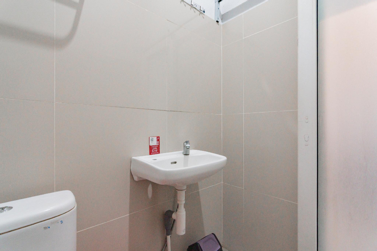 Bathroom 8