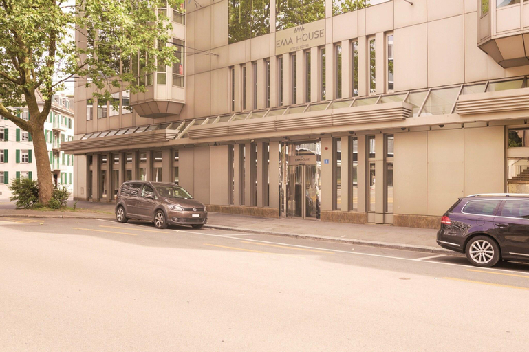 Exterior & Views 29
