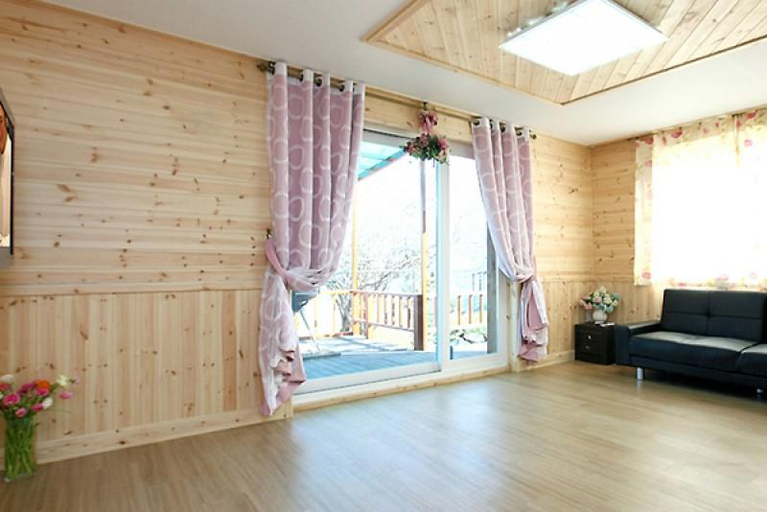 Bedroom 2, Gapyeong Morning Hill Pension, Gapyeong