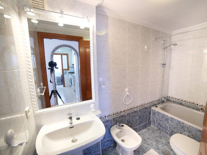 Bathroom 4, Puerto y Playa Apartments La Manga, Murcia