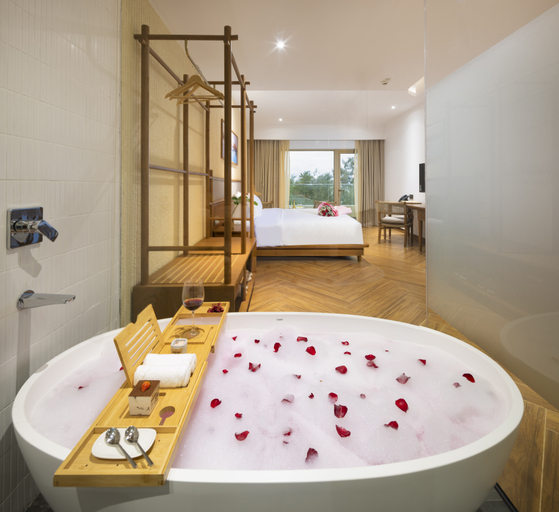 Bathroom 5, Iconic Long Hai Hotel, Ho Chi Minh City
