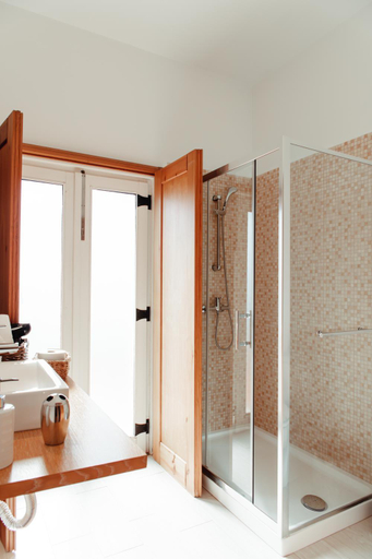 Bathroom 3, Segredo d'Alecrim, Fronteira