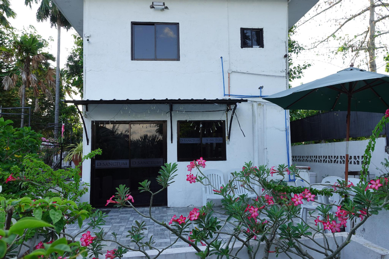 Exterior 3