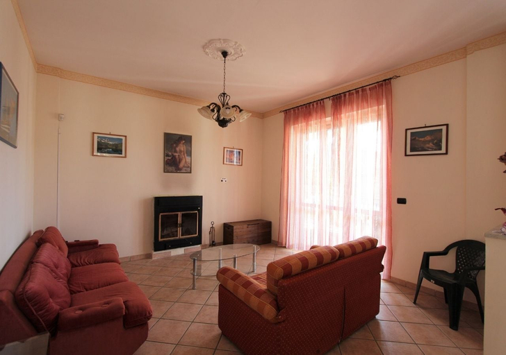 Others 4, Villa Green, Avellino
