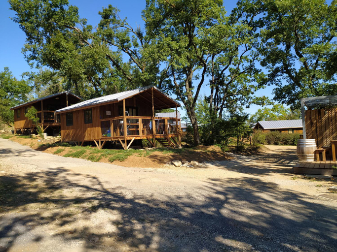 Exterior 13