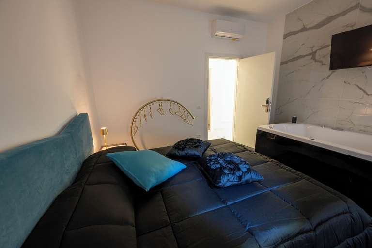 Bedroom 2, Jacuzzi Rooms Vatican Museum, Rome