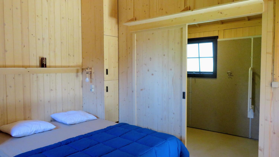 Bedroom 2, Lodges du Camping les 4 Saisons, Drôme
