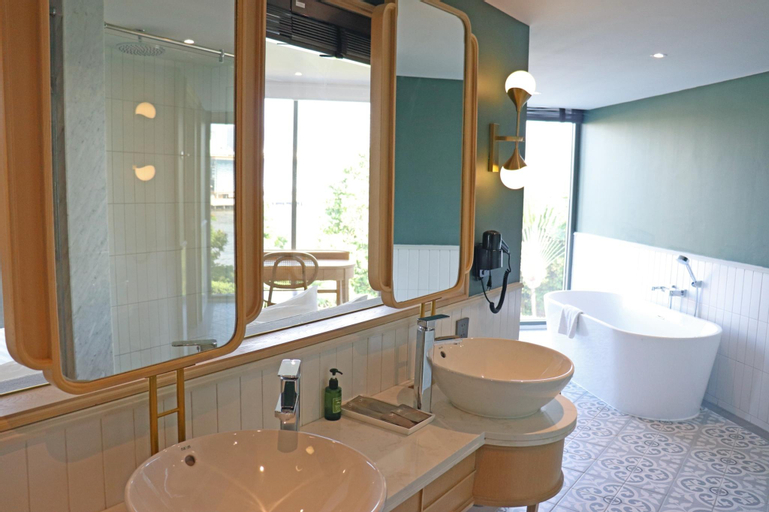 Bathroom 8