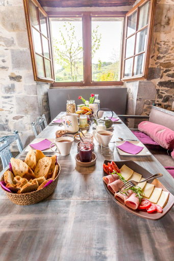 Others 5, Les Fous du Village, Pyrénées-Atlantiques