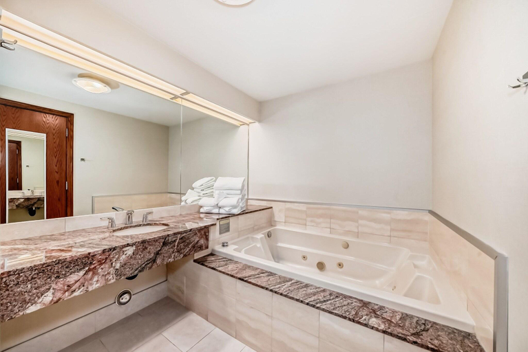 Bathroom 4, Jasper Inn & Suites, Division No. 15