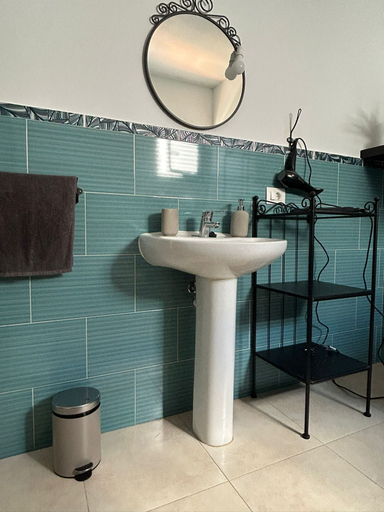 Bathroom 4, No Pasa Nada, Las Palmas
