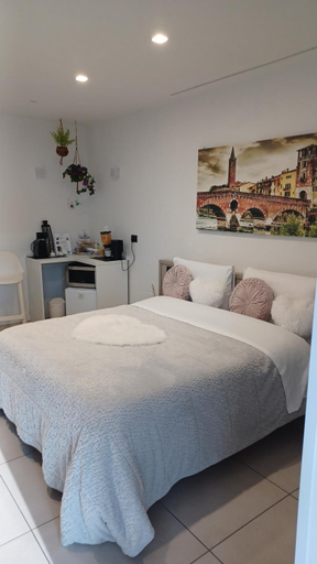 Others 4, HOME CARPEDIEM, Verona