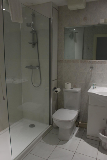 Bathroom 10
