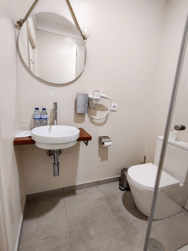 Bathroom 3, Salty Swell, Porto