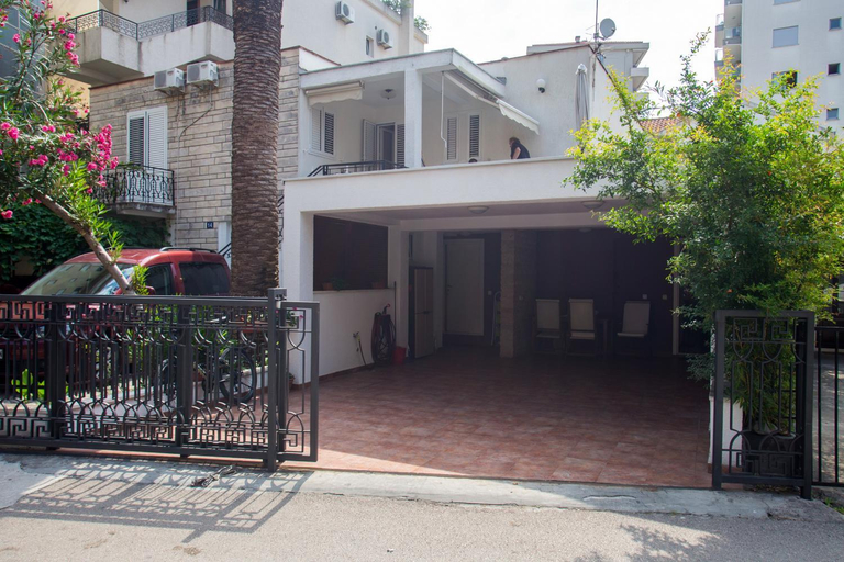 Others 4, Splendid Apartments