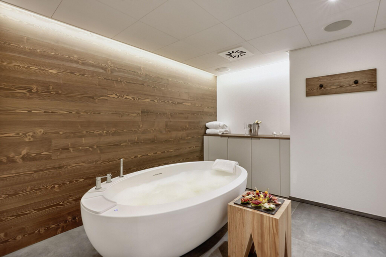 Bathroom 5, Hotel Regina Titlis, a Trademark Collection by Wyndham, Obwalden