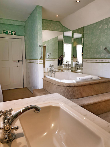 Bathroom 4