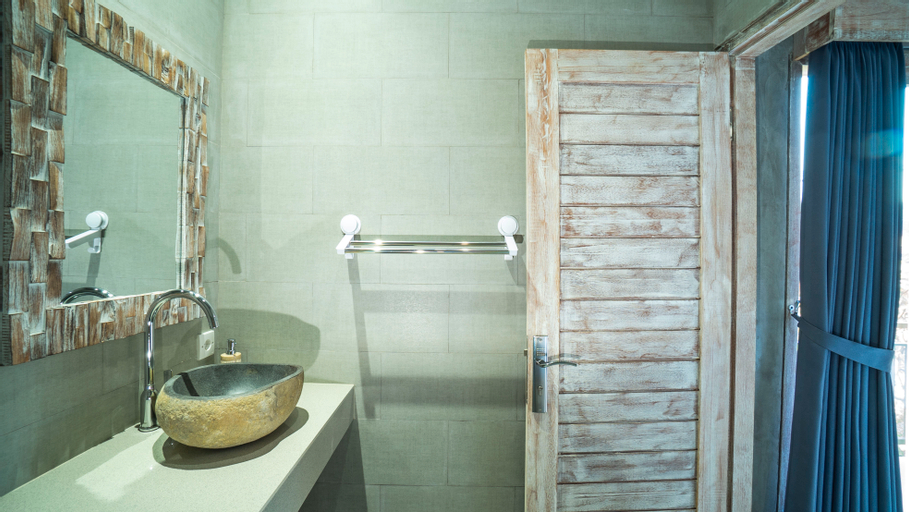 Bathroom 10