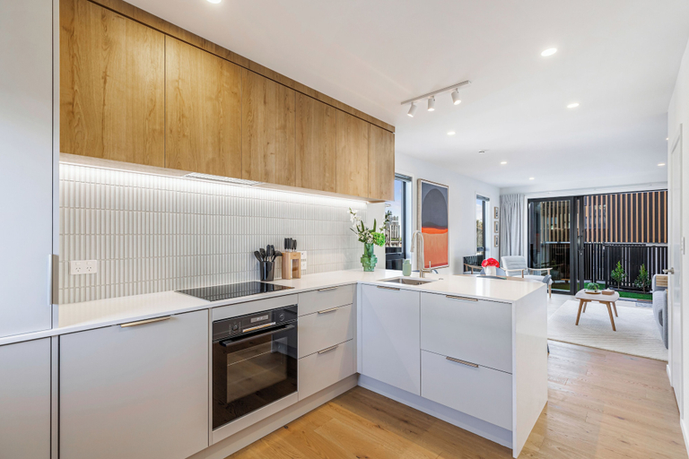 Others 5, Modern 2BR Townhouse in Mission Bay, Waitakere