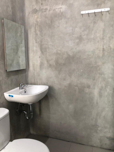 Bathroom 12