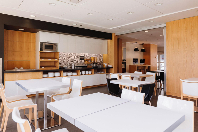 Food & Drinks 5, Hôtel Le Dauphin Montréal - Longueuil, Champlain