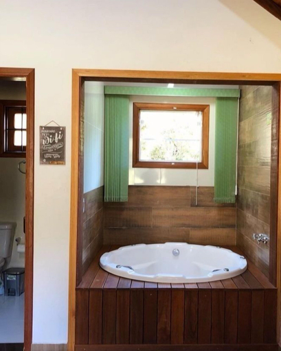 Bathroom 3, Terrace House, Camanducaia